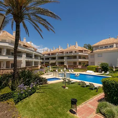 322 Heaven Apartments, Guadalmansa Playa Апартаменти Естепона